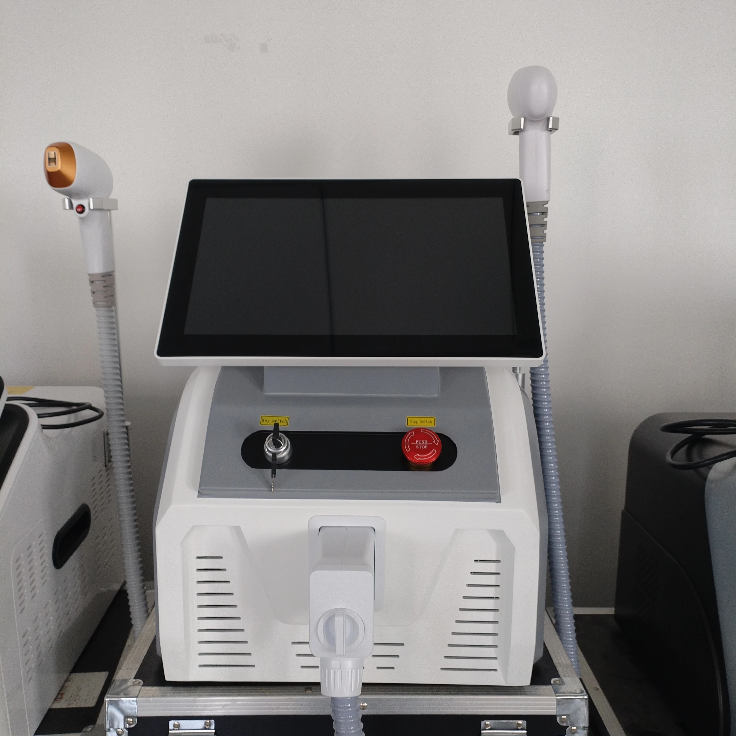 808 nm Painless Laser Hair Removal Device Permanent High Power Tri-Wavelength Platinum Cooled Diode Laser