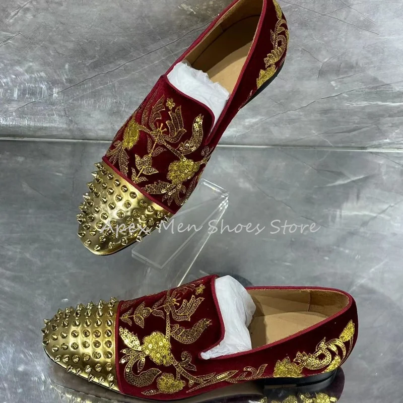 

2024 Gold Rivets Embroidered Round Toe Loafers Red Casual Floral Design Comfortable Flat Slip On Luxury Men's Footwear