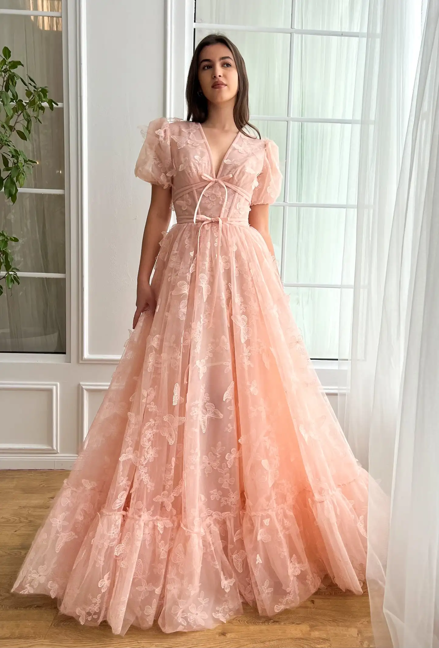 

V Neck Lace 3D Butterfly Appliques Long Prom Dress Puffy Short Sleeve Evening Party Gown Bow Ruffles Tulle Homecoming Dresses