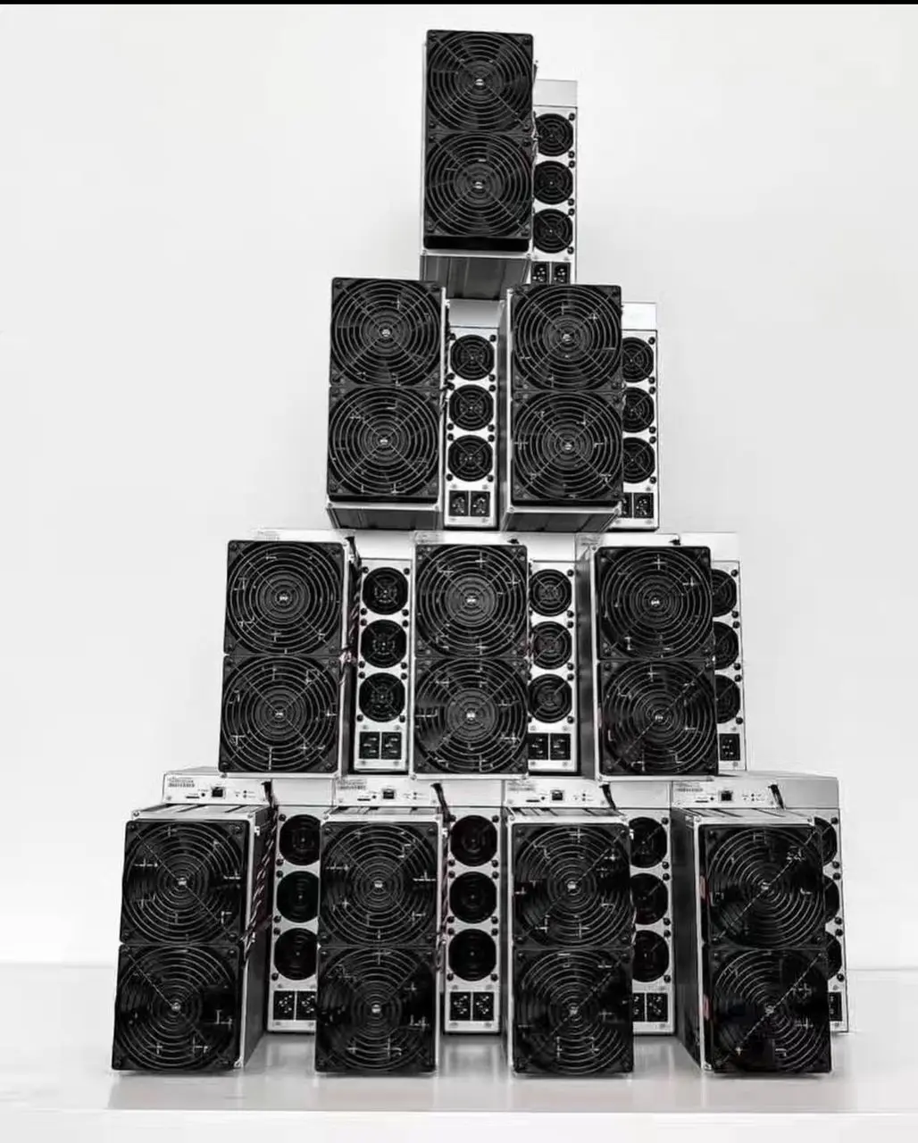 

A. HOT SALE BUY 5 GET 3 Bitmain Antminer Z15 Pro 840KSol/s Equihash ASIC Miner — High Efficiency ZEC / ZEN Mining Machine 2780W