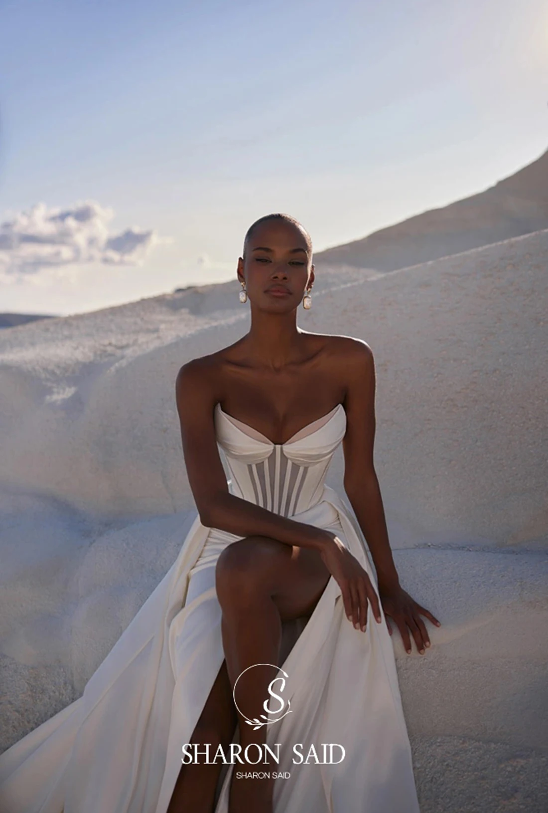 Sharon กล่าวว่าโมเดิร์นด้านข้าง Mermaid ซาตินชุดแต่งงานสีขาว 2025 เซ็กซี่รัดตัว Sweetheart ชุดเจ้าสาว SW230 ที่กําหนดเอง