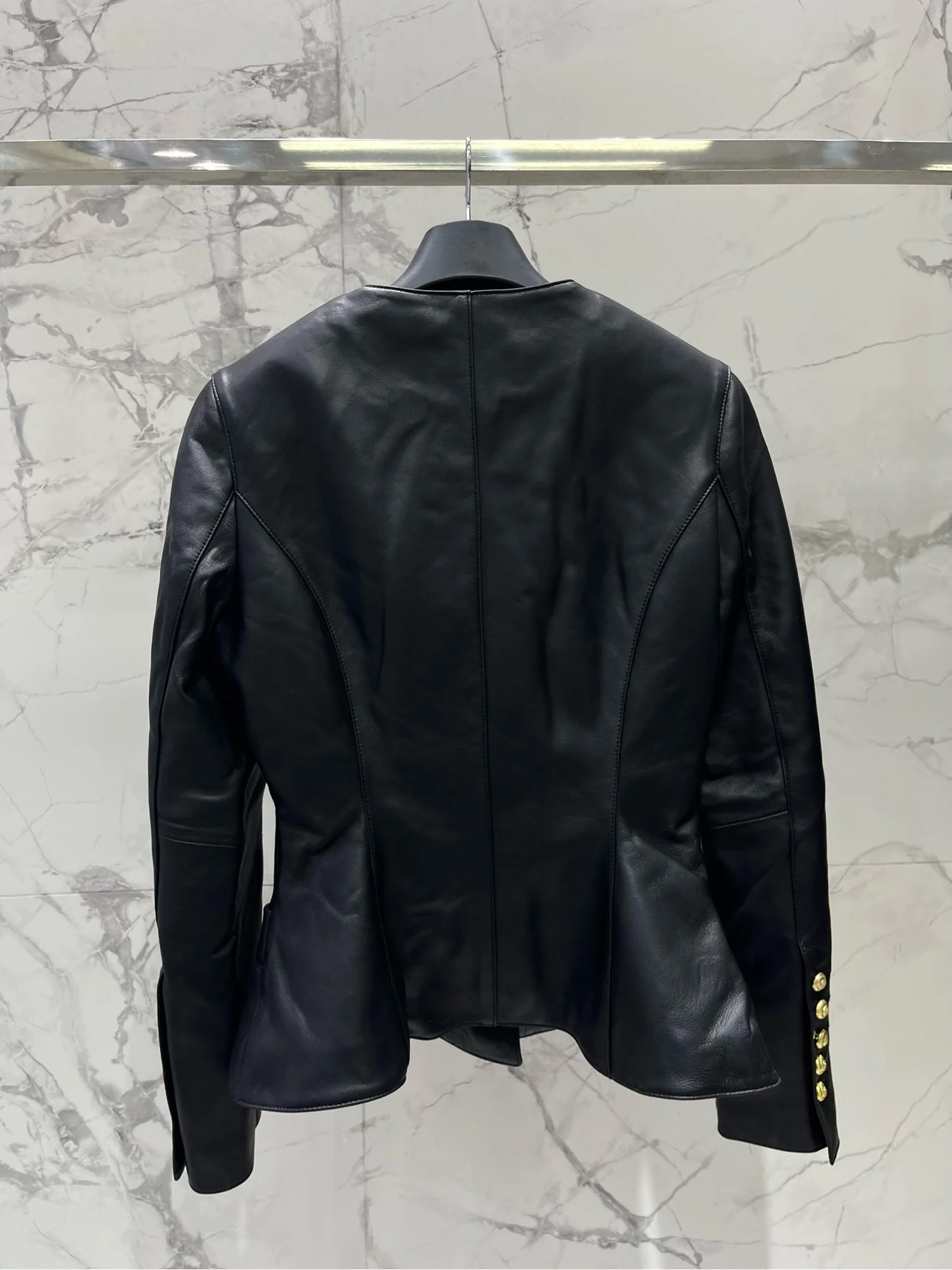 

High Quality 2025 Spring And Summer Women's Buttons Casual Fashion Waist O-Neck Slim Genuine Leather Jacket JQ044