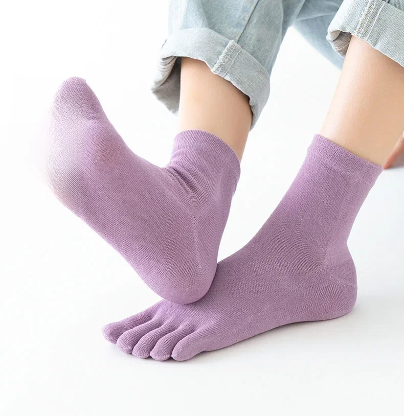 Chaussettes à cinq orteils en coton de couleur unie, chaussettes à Tube central gris noir pour femmes, chaussettes chaudes et respirantes à cinq doigts pour automne et hiver