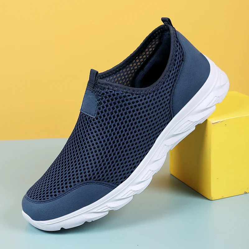2023 Lichtgewicht Mannen Casual Schoenen Ademend Slip Op Mannelijke Casual Sneakers Antislip Mannen Flats Outdoor Wandelschoenen maat 39-47 - afbeelding 2