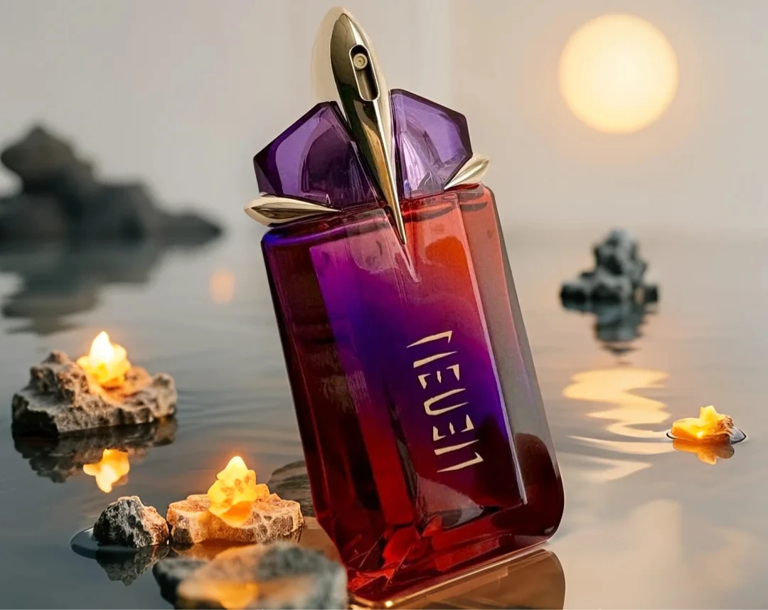 

Alien Eau de Toilette Mugler para Mujeres 80ml/2oz With its long-lasting Jasmine and Musk scent it's an ideal gift choice