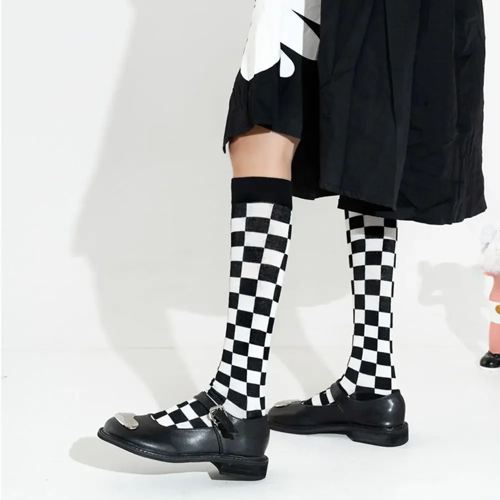 Chaussettes longues en damier coréen, bas à carreaux noirs et blancs, tube haut, mode de rue Harajuku