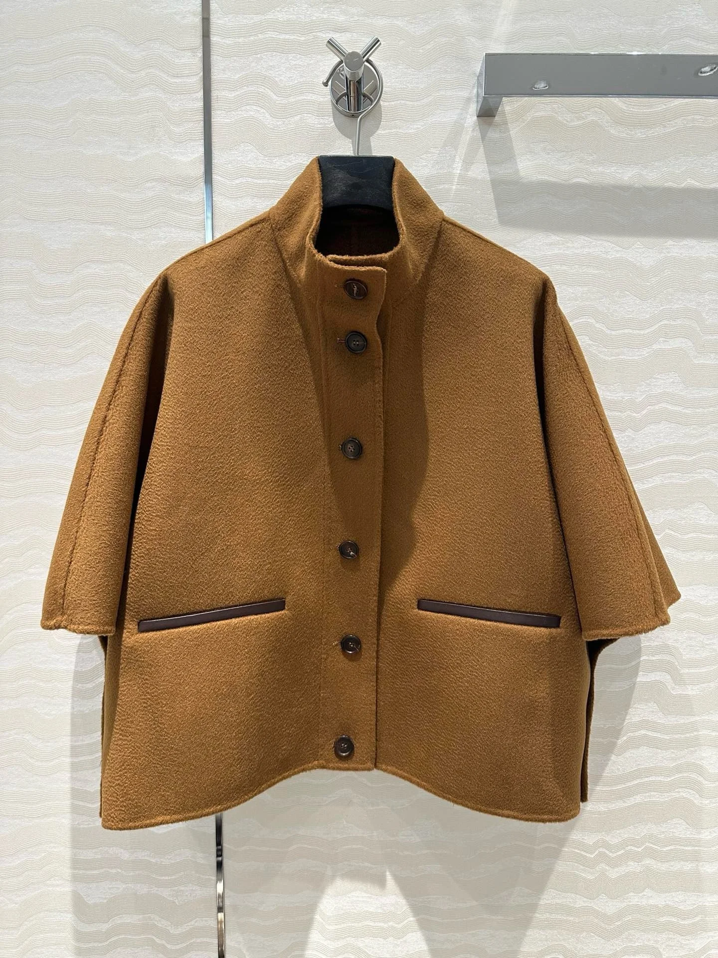 

25. Новая Англия, ретро-стиль, очаровательный маленький плащ, кашемир с волнистой рябью, нерегулярная подвеска, элегантная повседневная красивая современная верхняя куртка