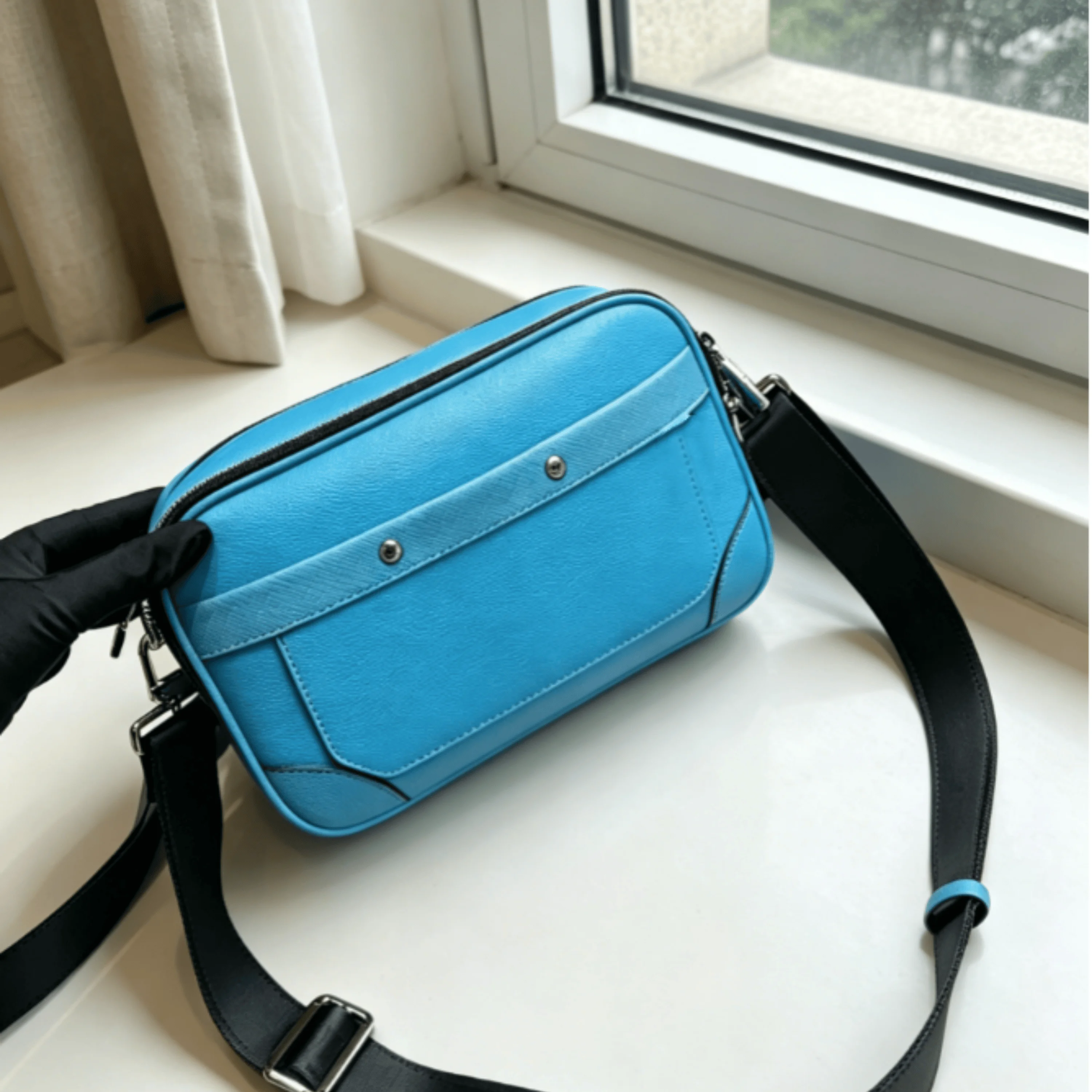 2026 New Men Crossbody Bag Fashion Classic Wide Shoulder Strap Durable  Simple Retro Casual Bag 23*16CM