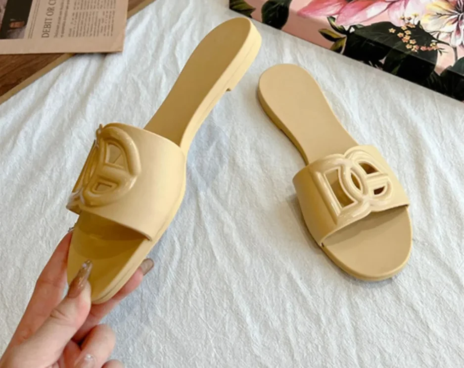 

Новые женские модные и повседневные сандалии для лета 2025 года, пляжные нескользящие шлепанцы на плоской подошве