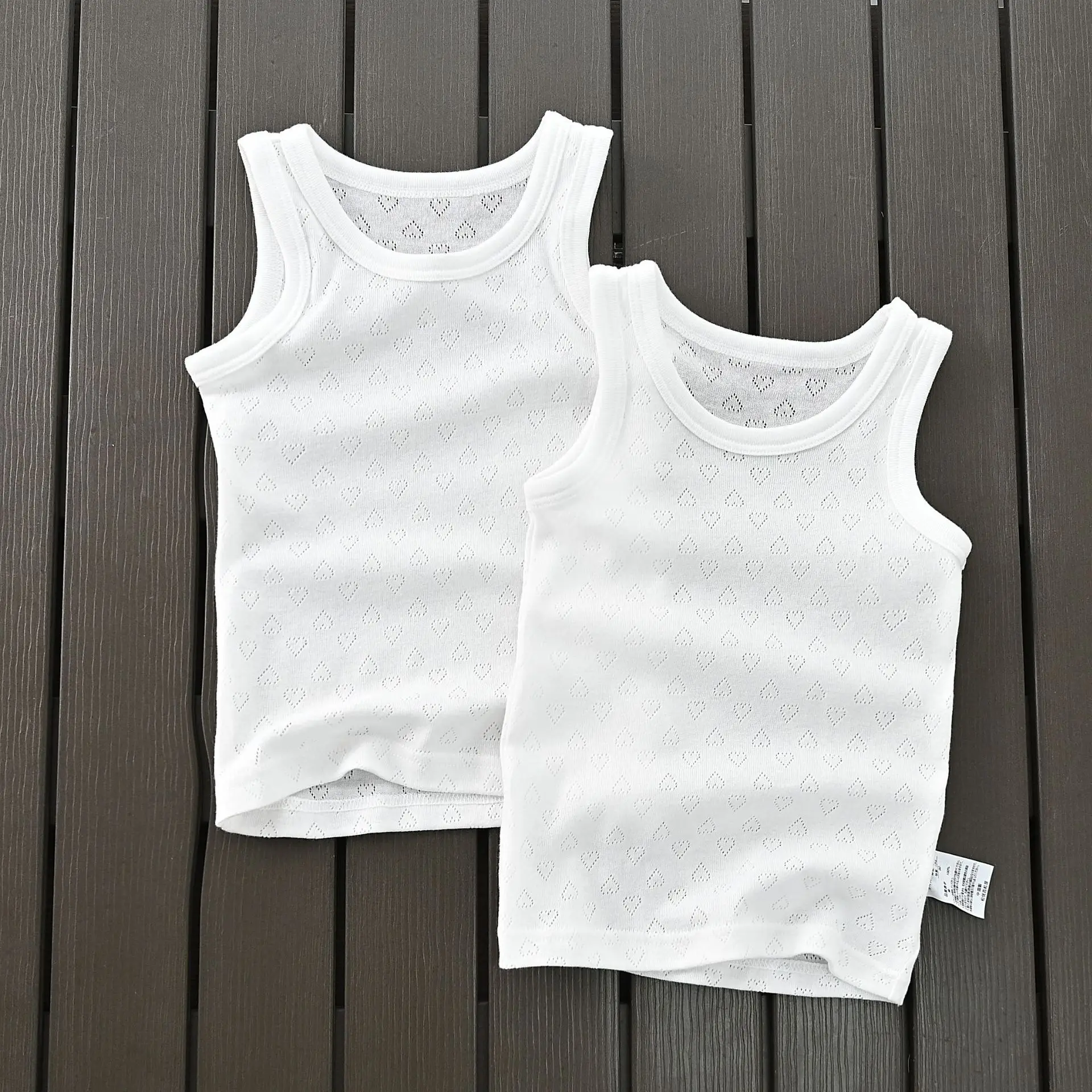 Kinder-Unterhemd aus weißer Baumwolle mit Liebesmuster, atmungsaktives ärmelloses Oberteil, Sommer-2-teiliges Set, Kinderkleidung