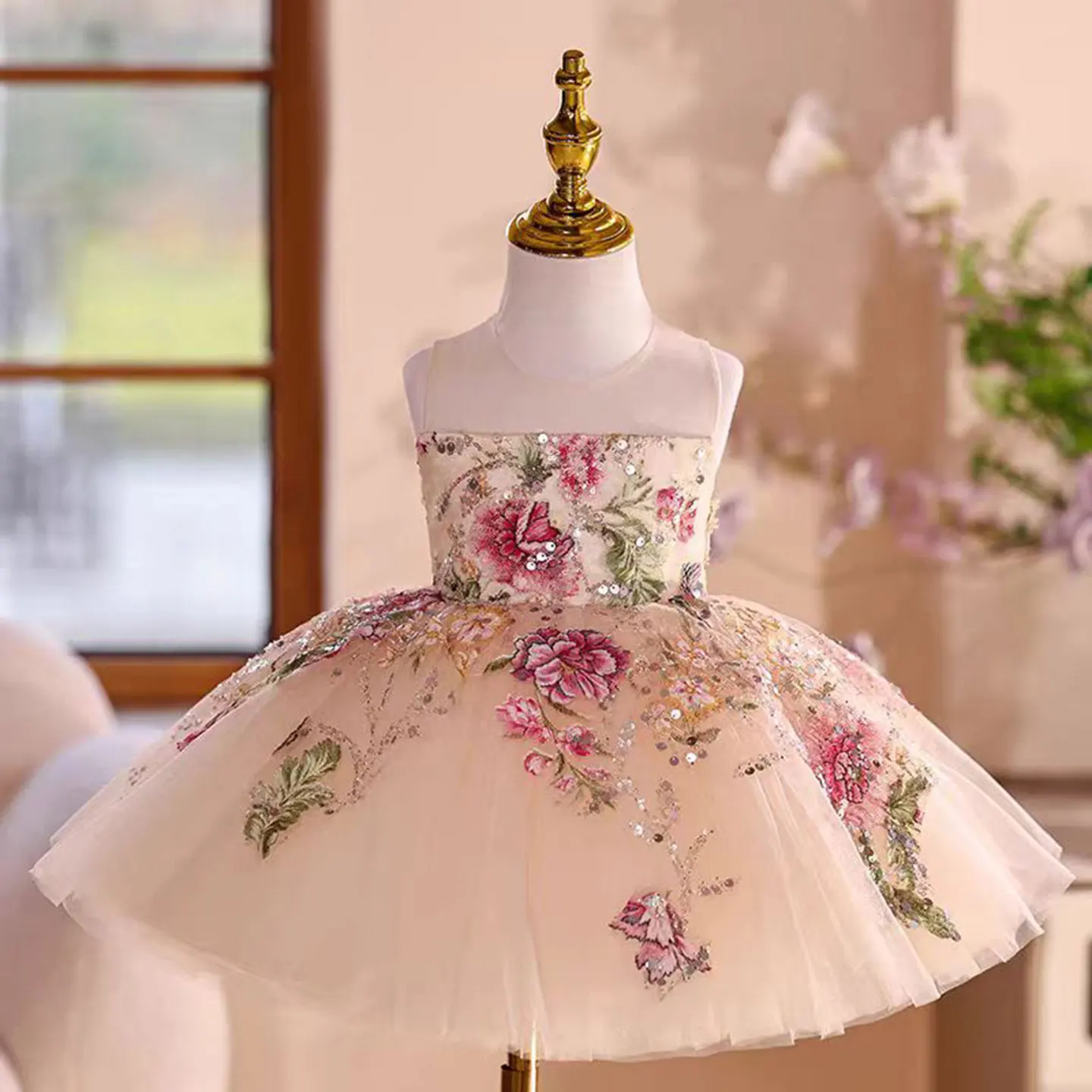 Dreamy Vow D012 Elegante design senza spalline con motivo ricamato Abito da ragazza di fiori con fiocco senza maniche Abito da ballo per feste di nozze