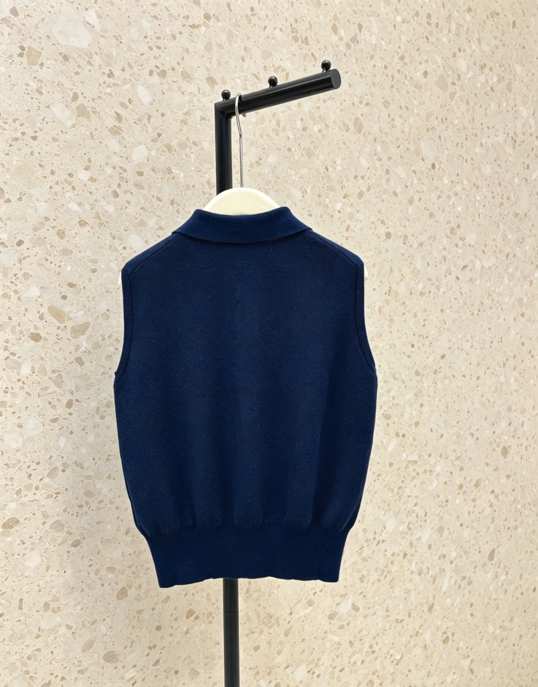 

2026 Summer New Style Women's Clothing - Fashionable and Comfortable Commuting V-Neck Knitted Sleeveless Top
