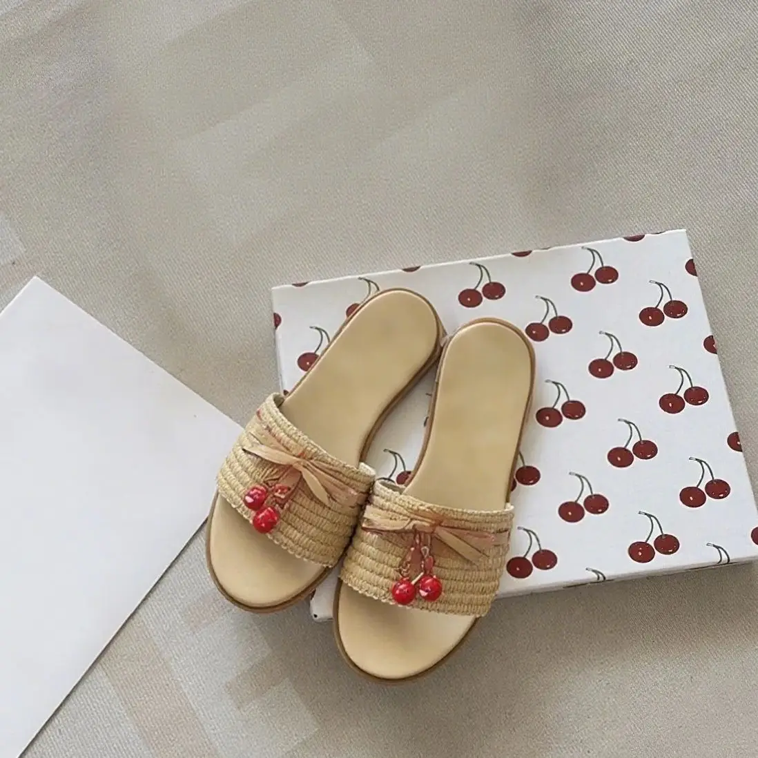 

2025 Новая изысканная модная универсальная высококачественная дизайнерская удобная классическая модная женская обувь HL58