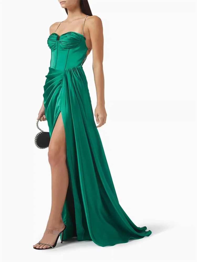 Maßgeschneidertes Plissee-Satin-Maxi-Abendkleid, ärmellos, herzförmiger Ausschnitt, Faltenrock, hoher Schlitz, offener Rücken, Trägerkleid 2025