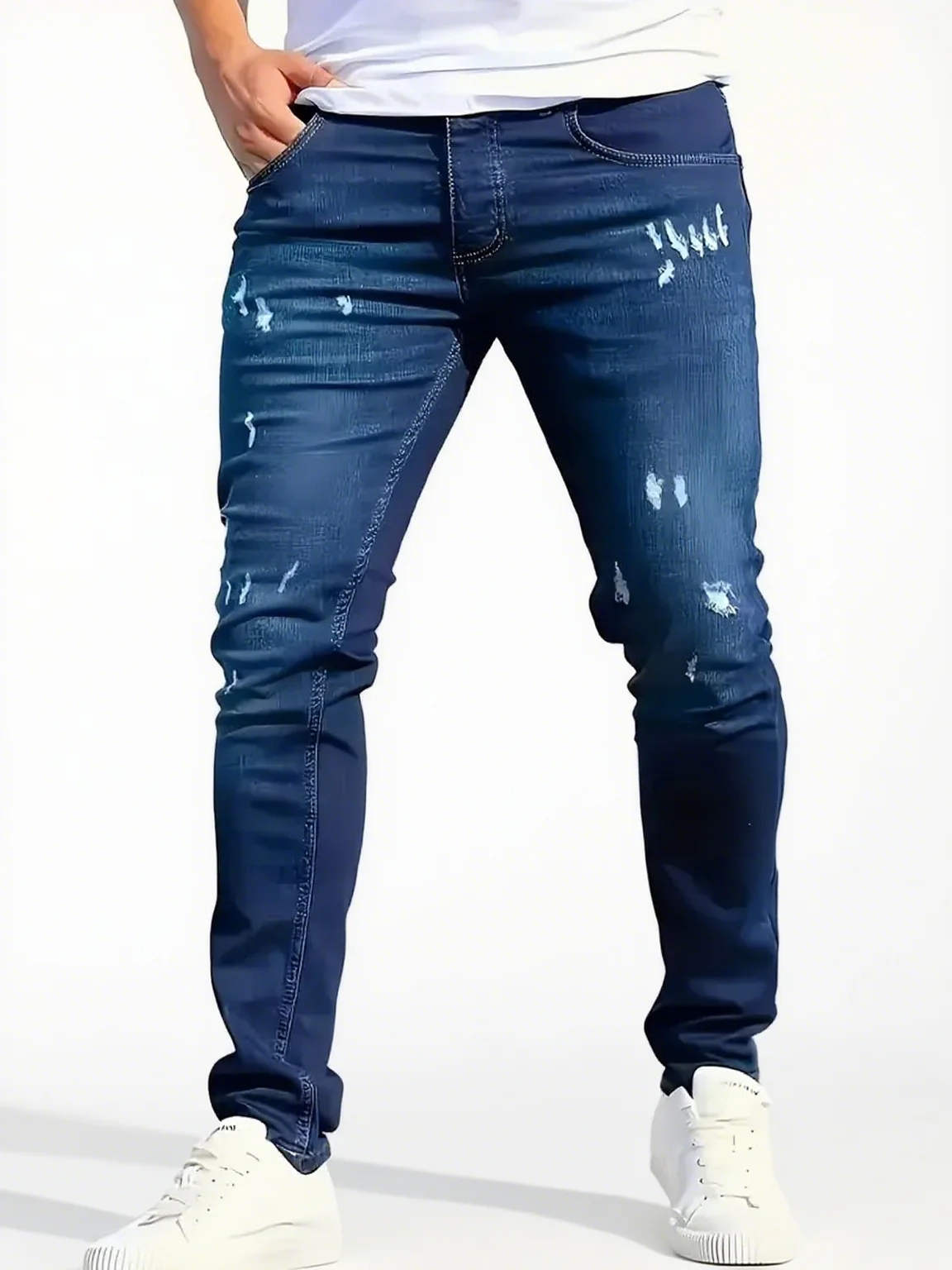 

Мужские потертые джинсы узкого кроя — всесезонная уличная одежда с пятью карманами светло-голубого цвета | Выцветший крутой фактор осенне-зимнего гардероба