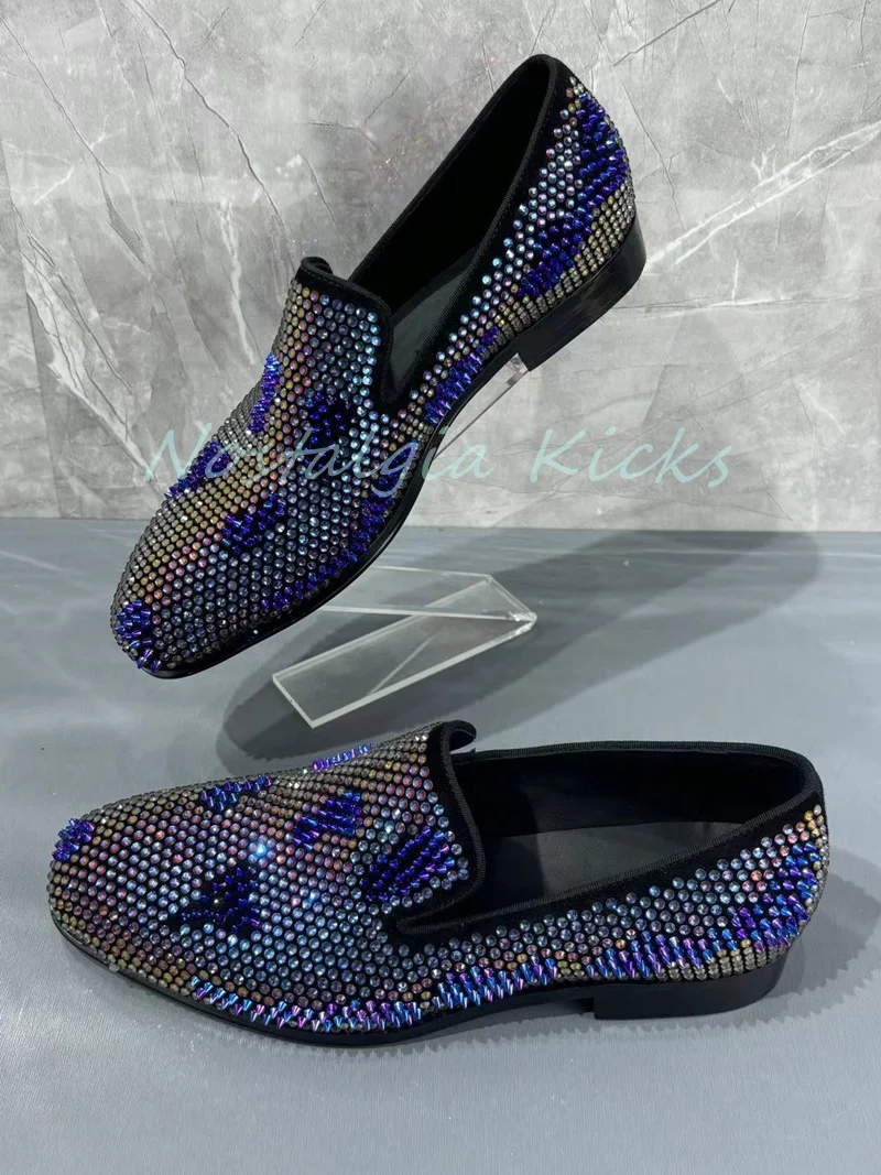 مصمم حجر الراين مزين المتسكعون متعدد الألوان بريق شقة الانزلاق على الشقق عارضة مريحة الرجال اللباس أحذية الحزب