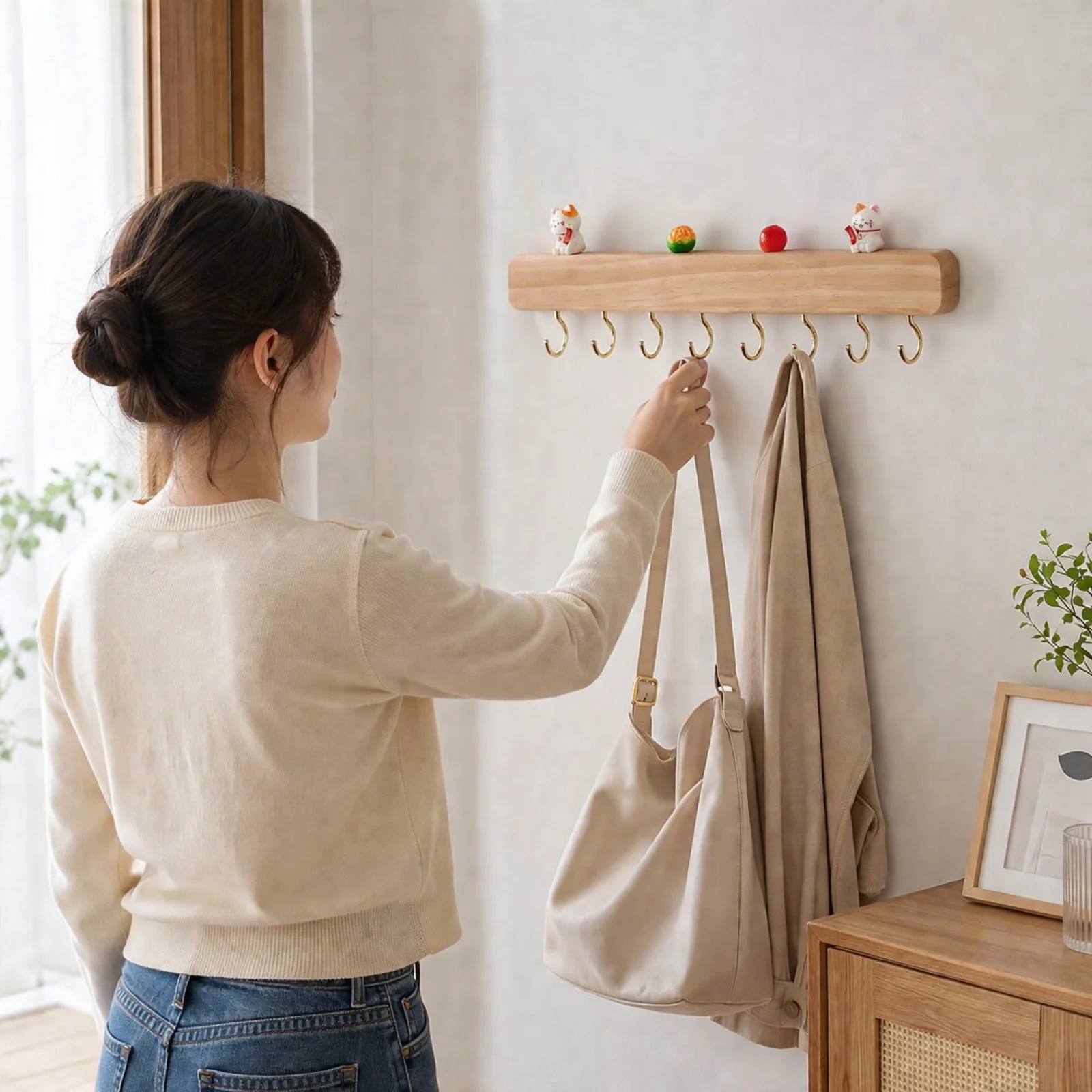 Key board for small apartments decorative hallway key board with 8 hooks space-saving key board without drilling for the entranc