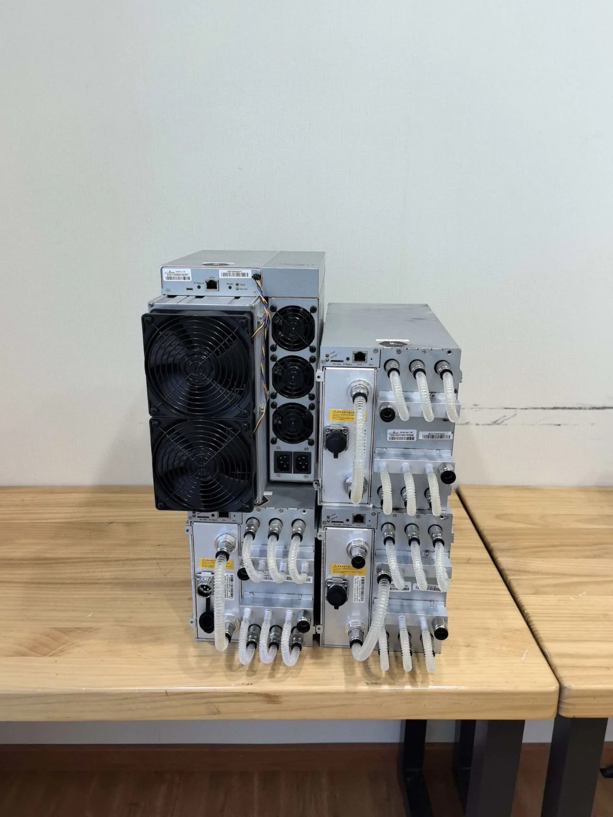 

Bitmain Antminer S21j XP Hyd 495Th/s 5940W Bitcoin Miner Hydro Cooling