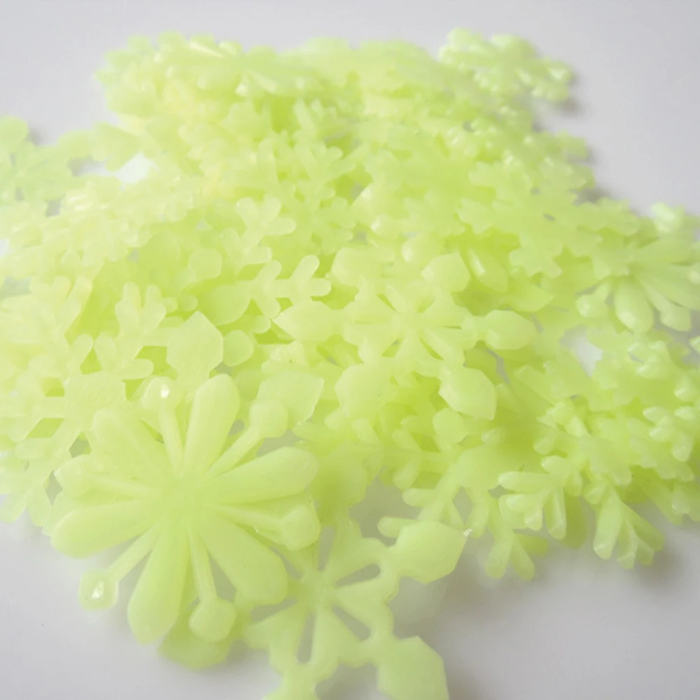 50 قطعة ندفة الثلج مضيئة الجدار ملصق توهج في الاطفال غرفة نوم الطفل الملونة عيد الميلاد الديكور سنة جديدة سعيدة 2025