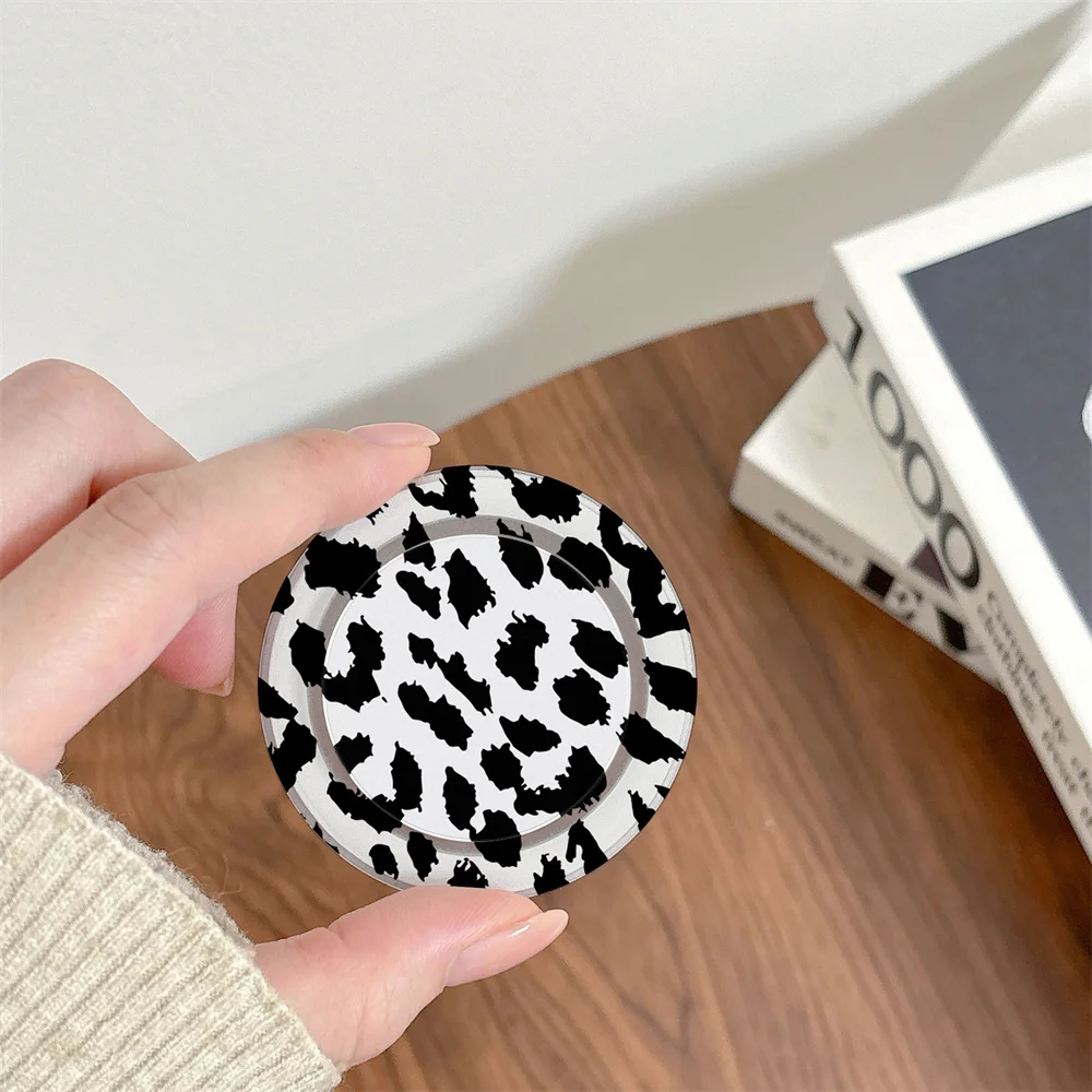 

Ins luxury cute classic black and white leopard print magnetic suction bag telescopic phone holder MagSafe portable magnetic suc