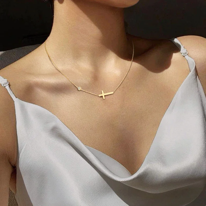 Naszyjniki z krzyżem bocznym dla kobiet Biżuteria dla dziewcząt, delikatny złoty kolor Stal nierdzewna Prosty kołnierz Choker Modny prezent dla niej — zdjęcie 2