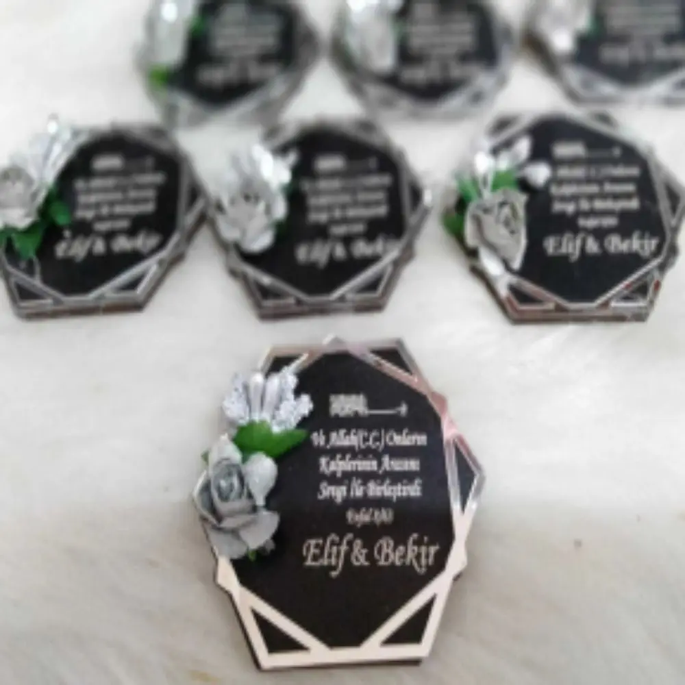 

Pleksili Wooden Magnet 50 PCs (BLACK WOOD SILVER PLEKSİ) Can Be Customized Promise Engagement Wedding Kına Wedding Party Hediyeliği