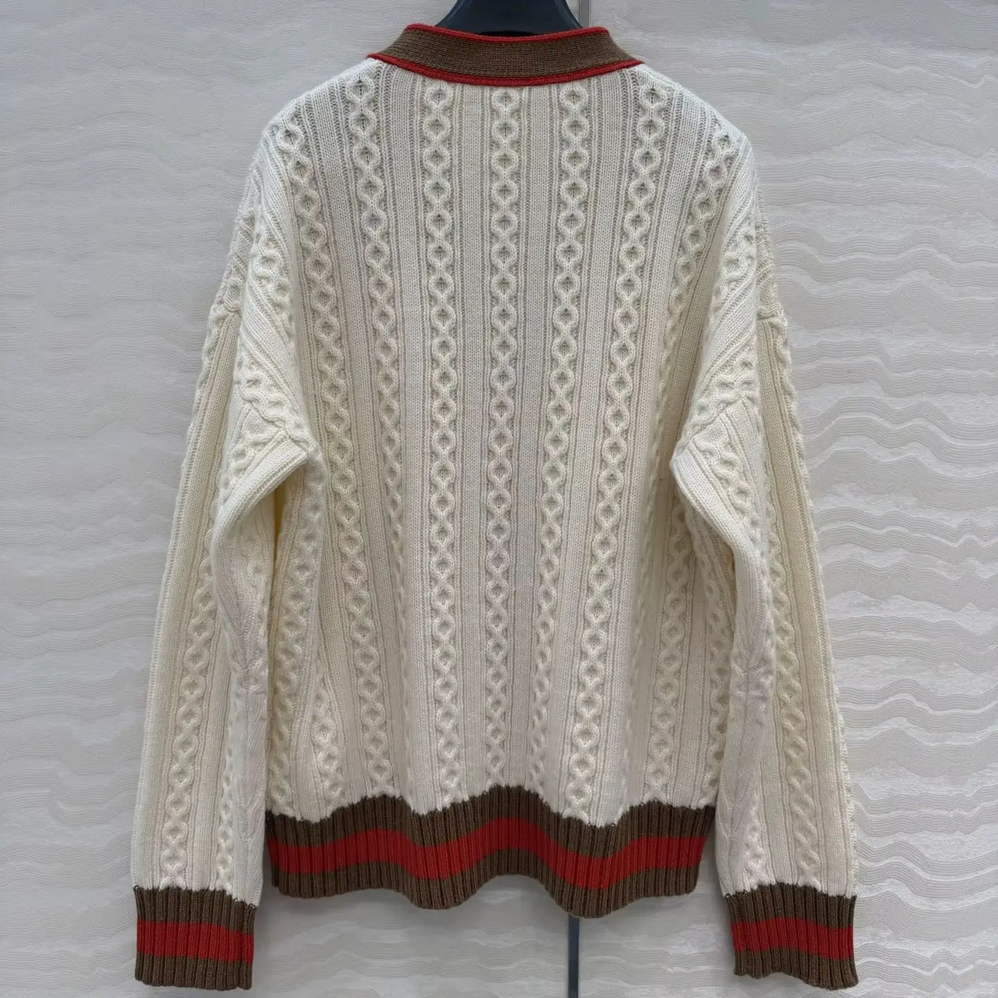 

2025 Autumn And Winter New Women Clothing Warm American College Style Cardigan Jacket Classic V-Neck Contrast Color Design