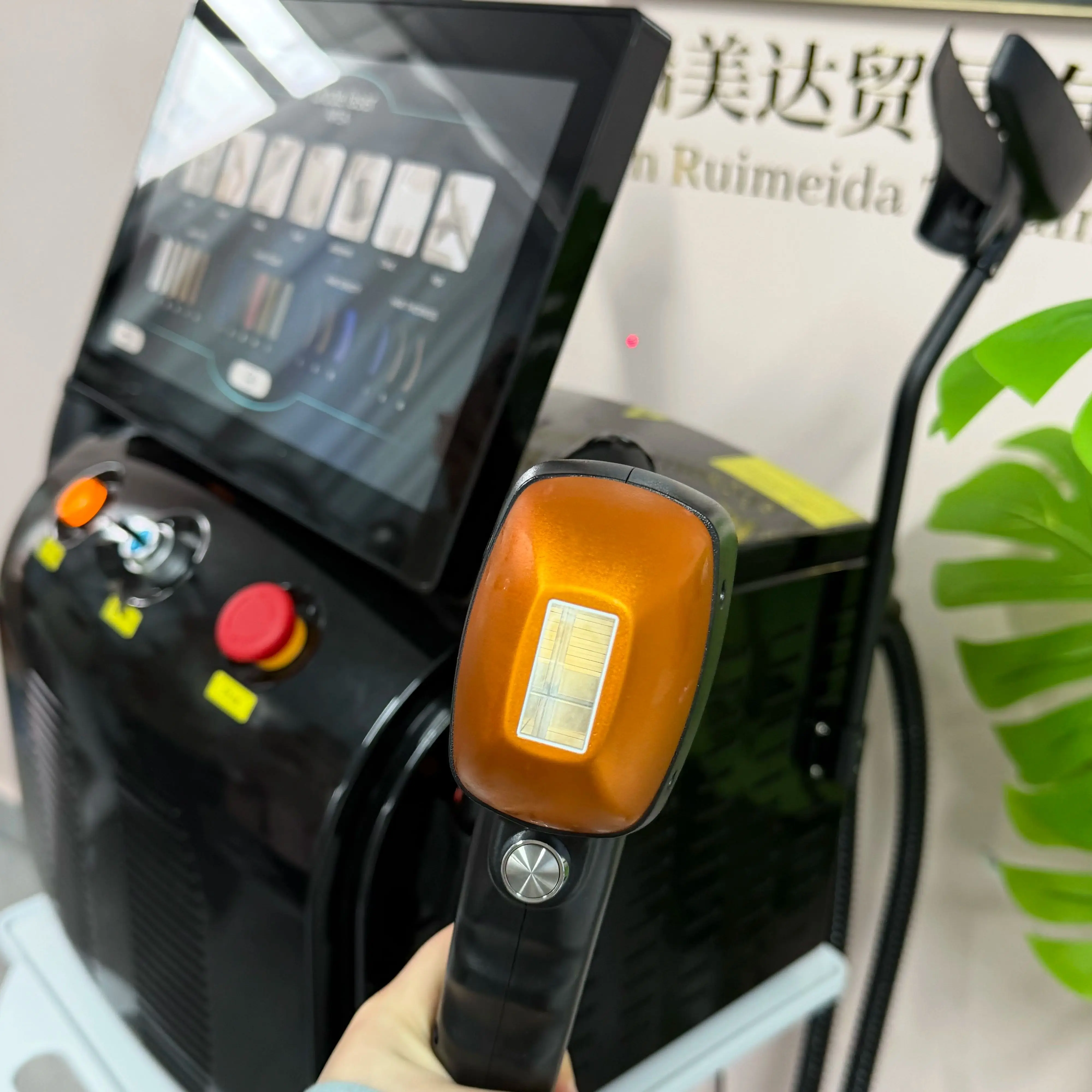 

Многофункциональный аппарат 4-в-1: диодный лазер 808 нм для удаления волос, пикосекундный лазер, RF-лифтинг и IPL-фотоомоложение для салонов красоты и спа-процедур по уходу за кожей