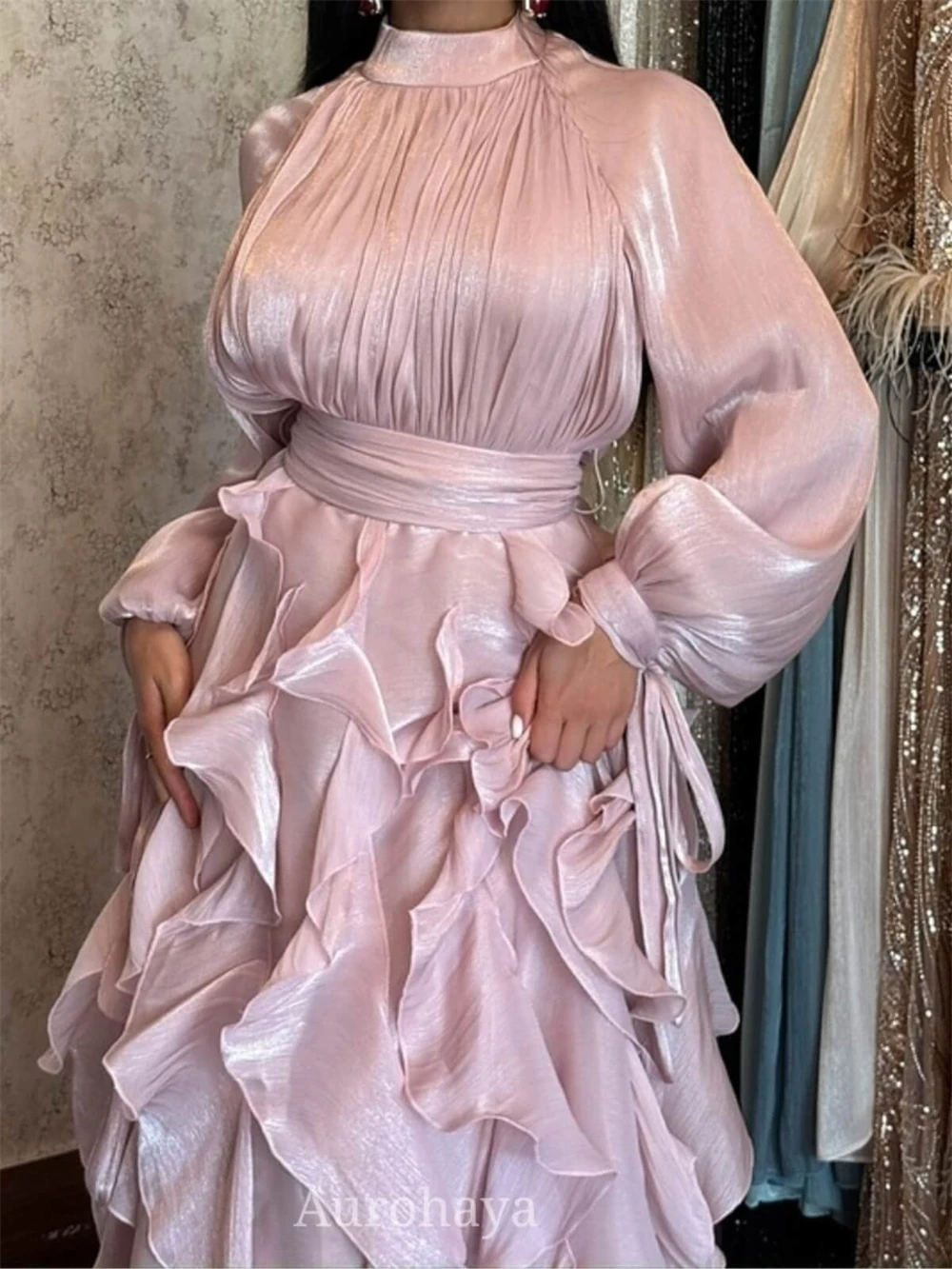 Sansa Personalizzato Collo Alto A-Line Manica Lunga Multistrato Pieghe Abito da ballo Elegante Abiti da Noche Pavimento-Lunghezza Serata Formale