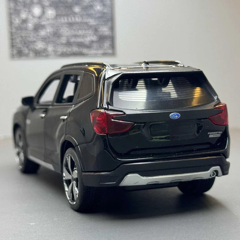1/30 Subaru Forester SUV Alloy Car Model Diecast Metal Pojazdy terenowe Model samochodu Symulacja dźwięku i światła Zabawka dla dzieci Prezent — 2