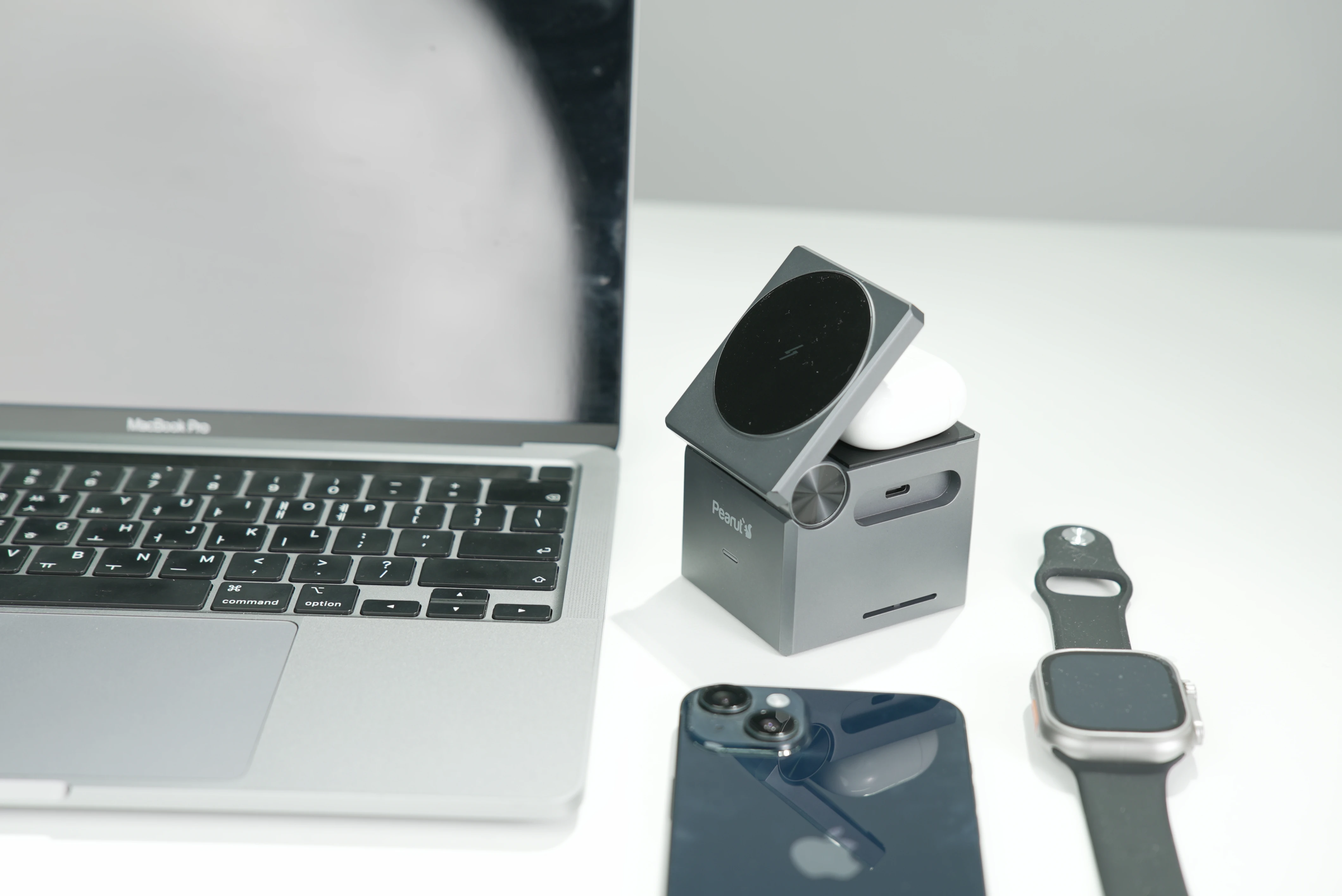 [Domestic release] Pinut Mac safe wireless smartphone 3IN1 smart Watch charger belt