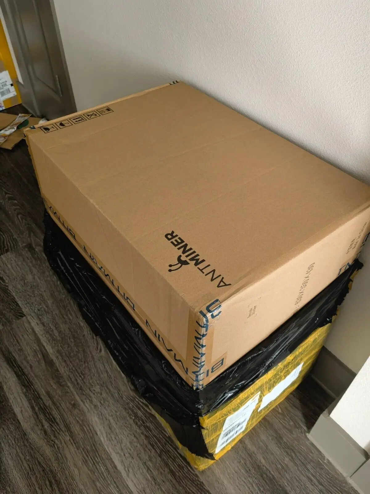

Bitmain Antminer S21 Pro+ 234T 3510W Биткойн-майнер