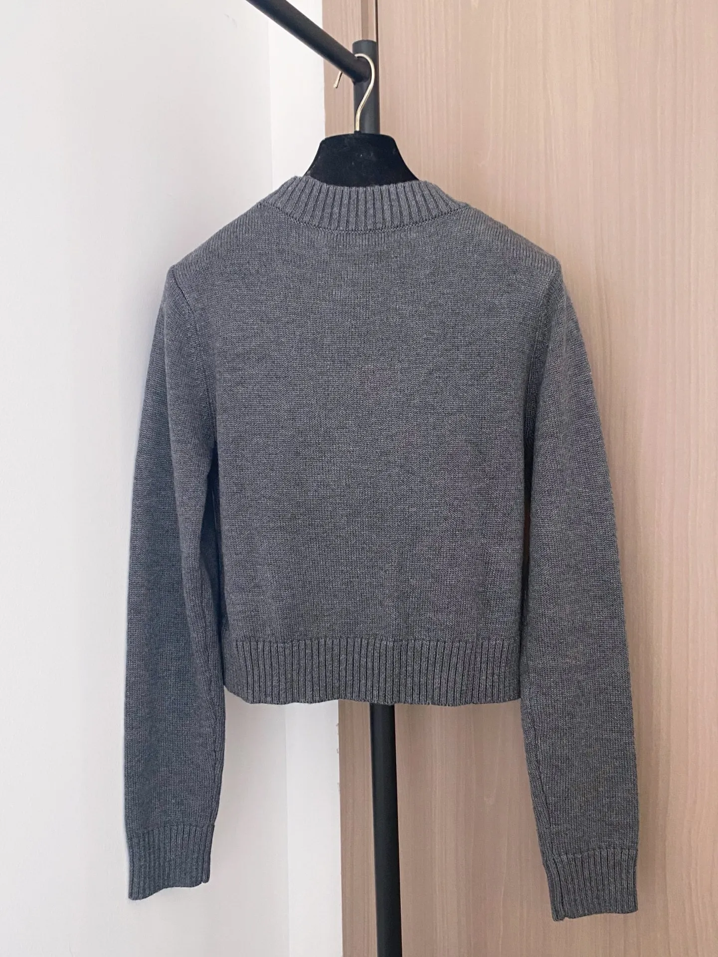 

25. осенне-зимняя новая модная женская одежда, свободный темпераментный полосатый вязаный короткий свитер