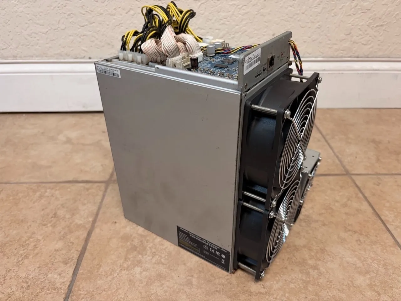 

AS BUY 2 GET 1 FREE Bitmain Antminer Z15J ZEC Equihash ASIC 290k Sol/s with 1800w