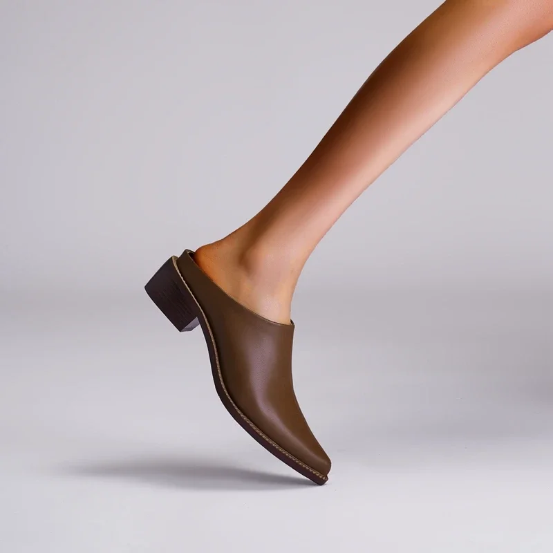 Nowa, spiczasta krowa, wiązana skóra, gruby obcas średni obcas duże klapki damskie, owinięte klapki, buty do mulowania — zdjęcie 2
