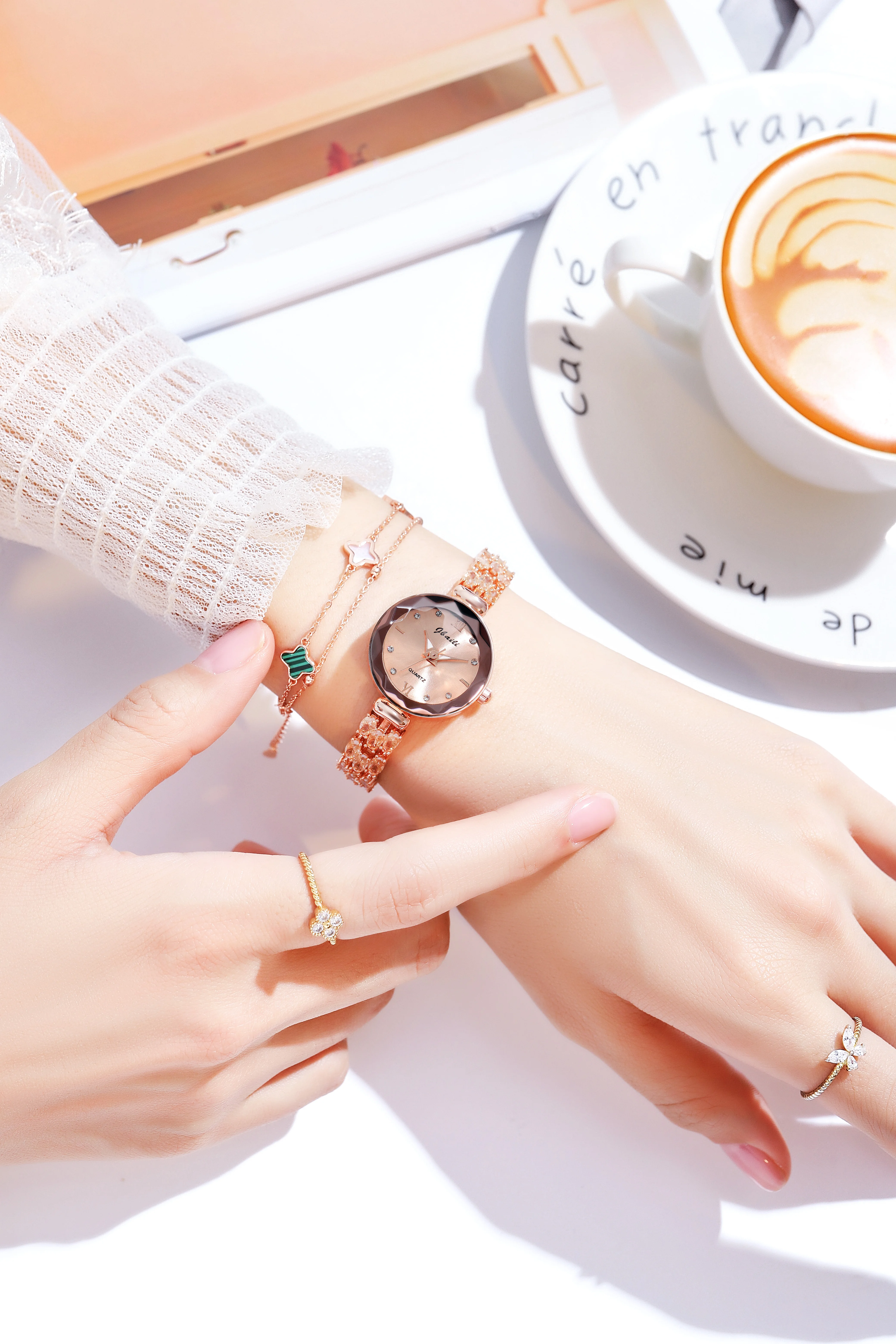 2023 Women Watch Cinnamoroll Fresh Lovely Ins Style Ladie Quartz Watch Bracelet Cartoon Dial Watch Girl Birthday Gift