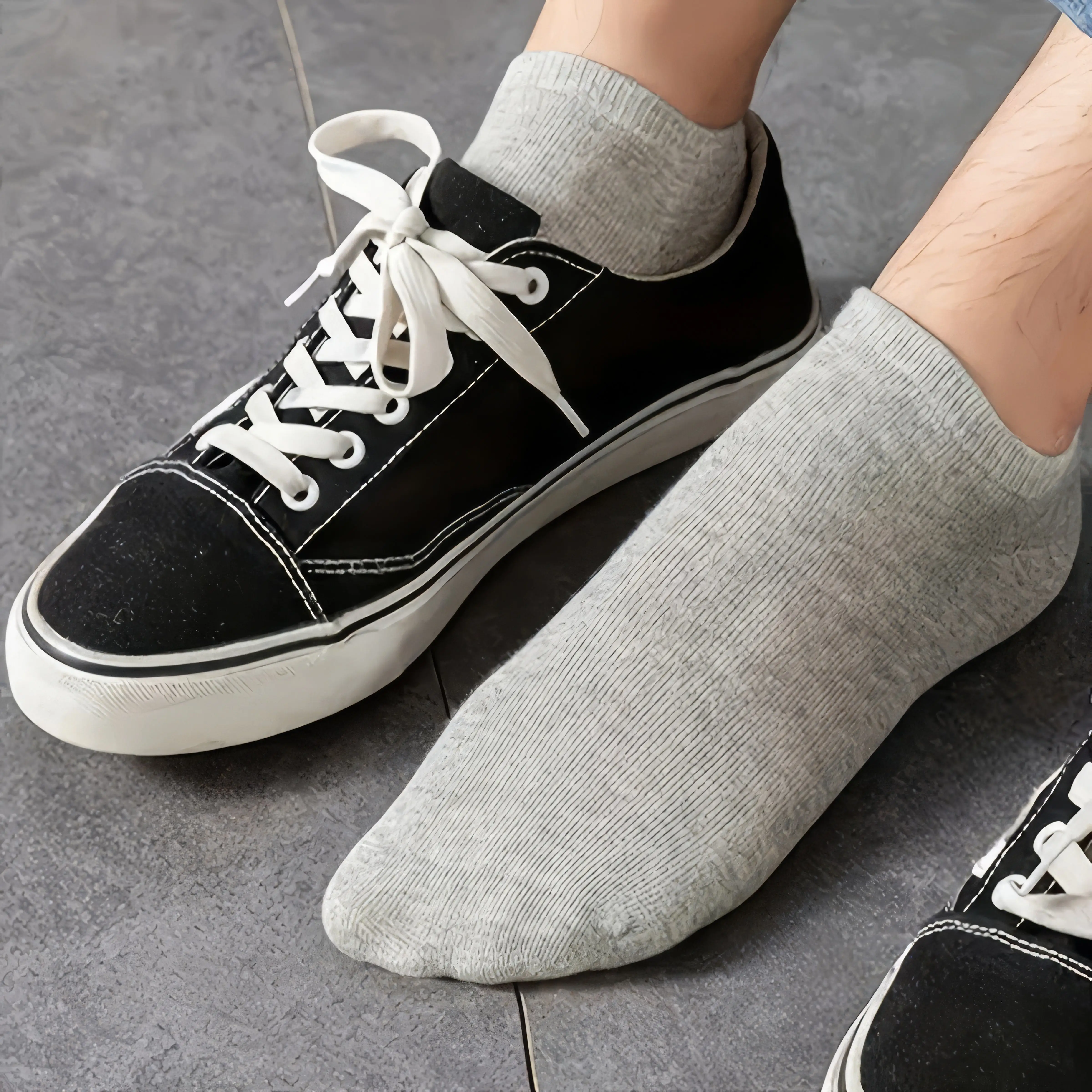 

5 Pairs of Black, White, and Gray Socks, Lightweight and Casual, Made of Soft Fabric, Suitable for Jeans and Dresses