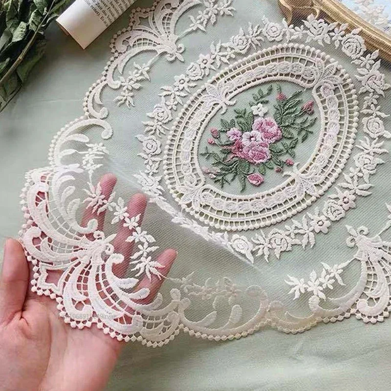 1PC Nakrycie stołu do jadalni Haftowany obrus Elegancki okrągły koronkowy obrus Podstawki pod kawę Serwetka Dekoracja ślubna — zdjęcie 2