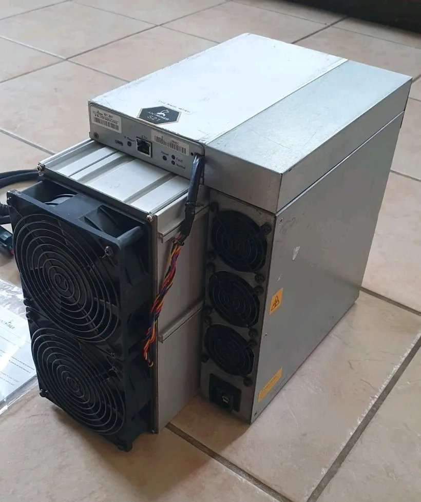 

AJ Bitmain Antminer S21 (200TH - 3500 Watts)