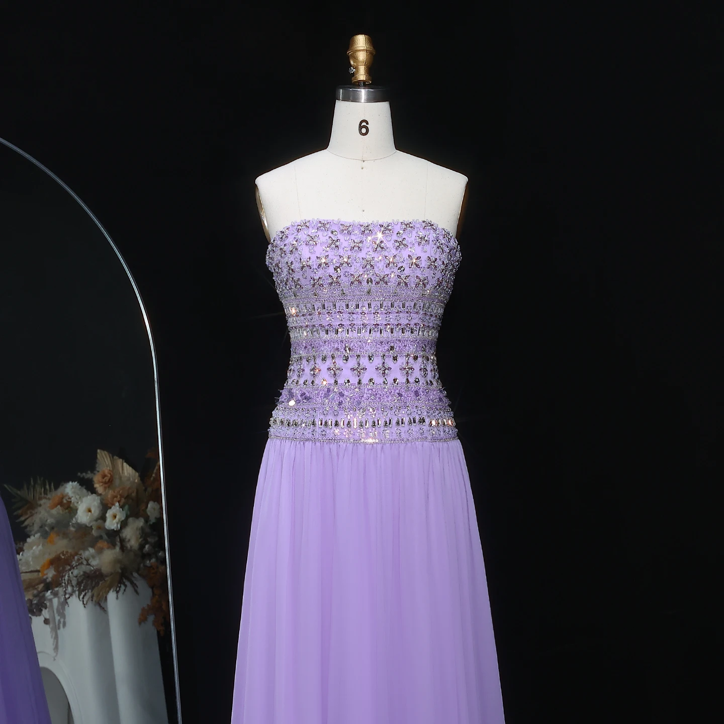 Sharon Said Funkelndes Fliederfarbenes Perlenbesetztes Plissiertes Chiffon-Abendkleid mit Fließendem Schal Dubai Saudi Hochzeitsfeier SS539 Maßanfertigung – Detail 8