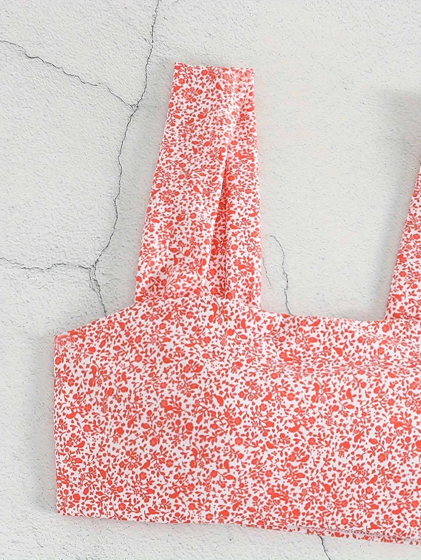 Questo set bikini da donna con stampa floreale in stile europeo e americano primavera/estate 2026 è la scelta perfetta per le vacanze estive.