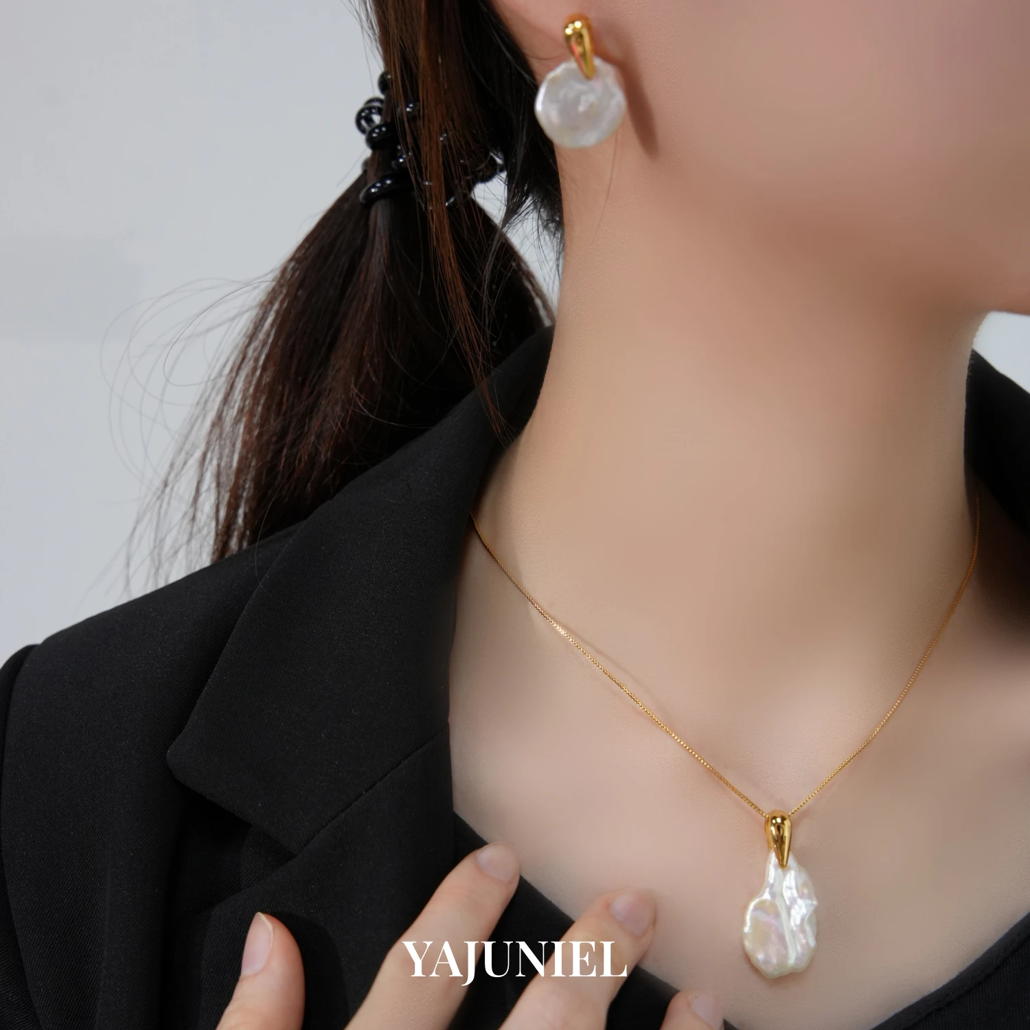 YAJUNIEL Natural Flat Baroque Pearl Necklace for Women 24K Gold Plated Hypoallergenic Adjustable Dainty Chain Jewelry Gift
