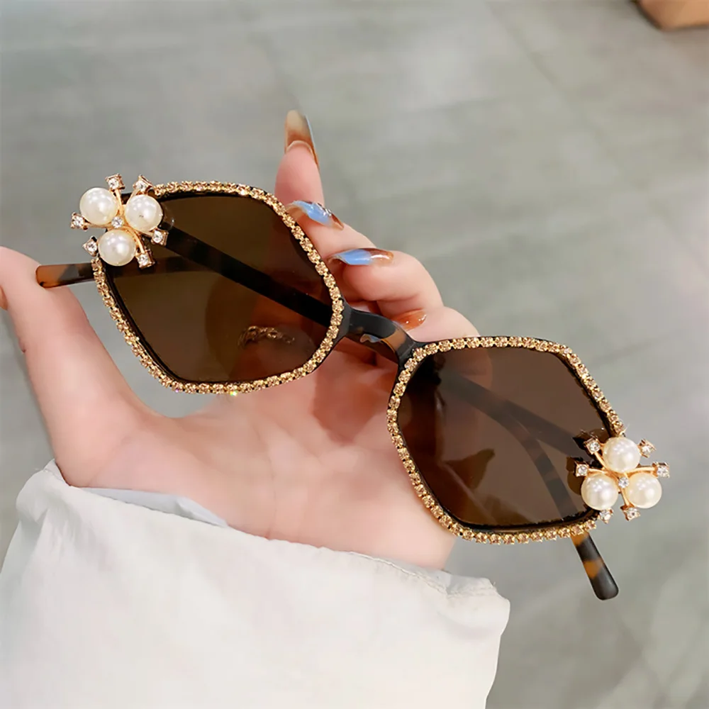 Luxury Women Rhinestone Pearl Rhombic Sunglasses Fashion Trendy Designer Handmade Gradient Sun Glasses Party Shades De Sol UV400