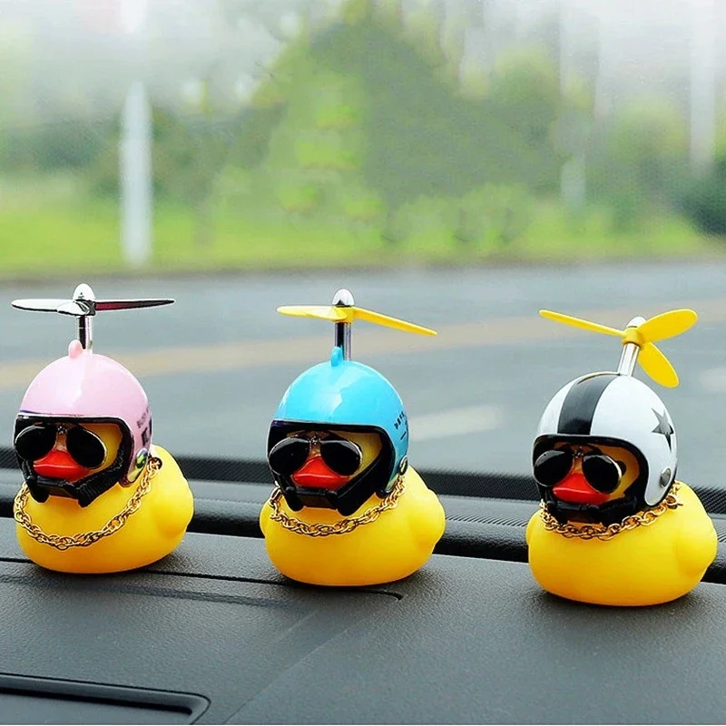 Petite canard jaune mignon avec casque, hélice, canard brisé le vent, décoration interne automobile, accessoires d'ornements de voiture, jouet pour enfants