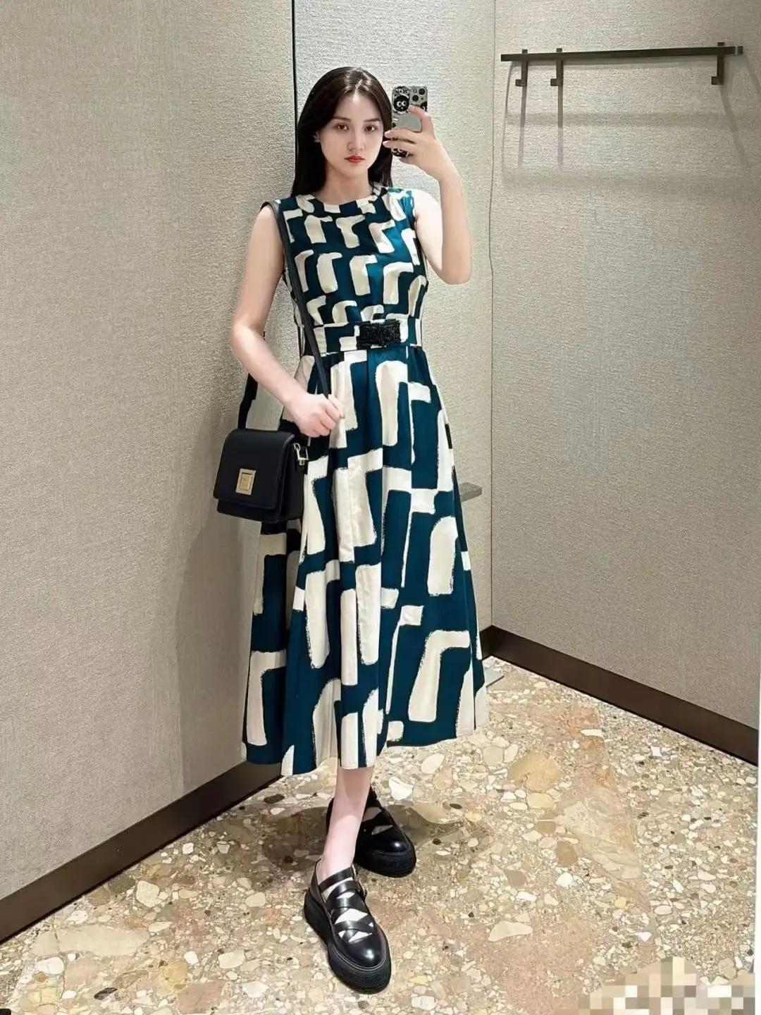 Vestido elegante sem mangas de algodão estampado abstrato de verão