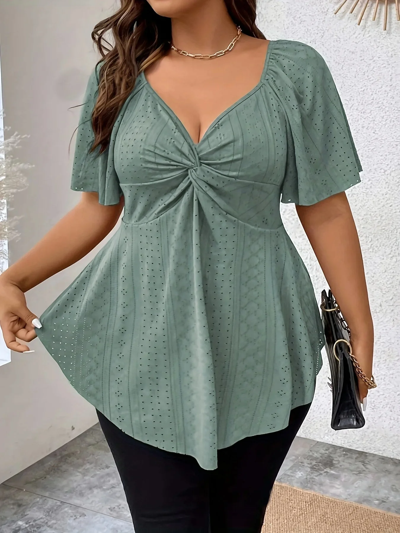 Plus Size Elegancka letnia koszulka dla kobiet Casual Office Lady Solid Curve Odzież Luźne topy z dekoltem w szpic — zdjęcie 2