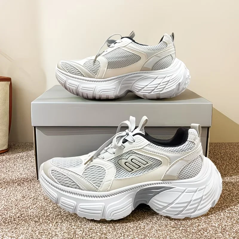 

Новые женские кроссовки 2026 года: светло-серые, на массивной подошве, с дышащей сеткой, на толстой платформе, повседневные спортивные туфли