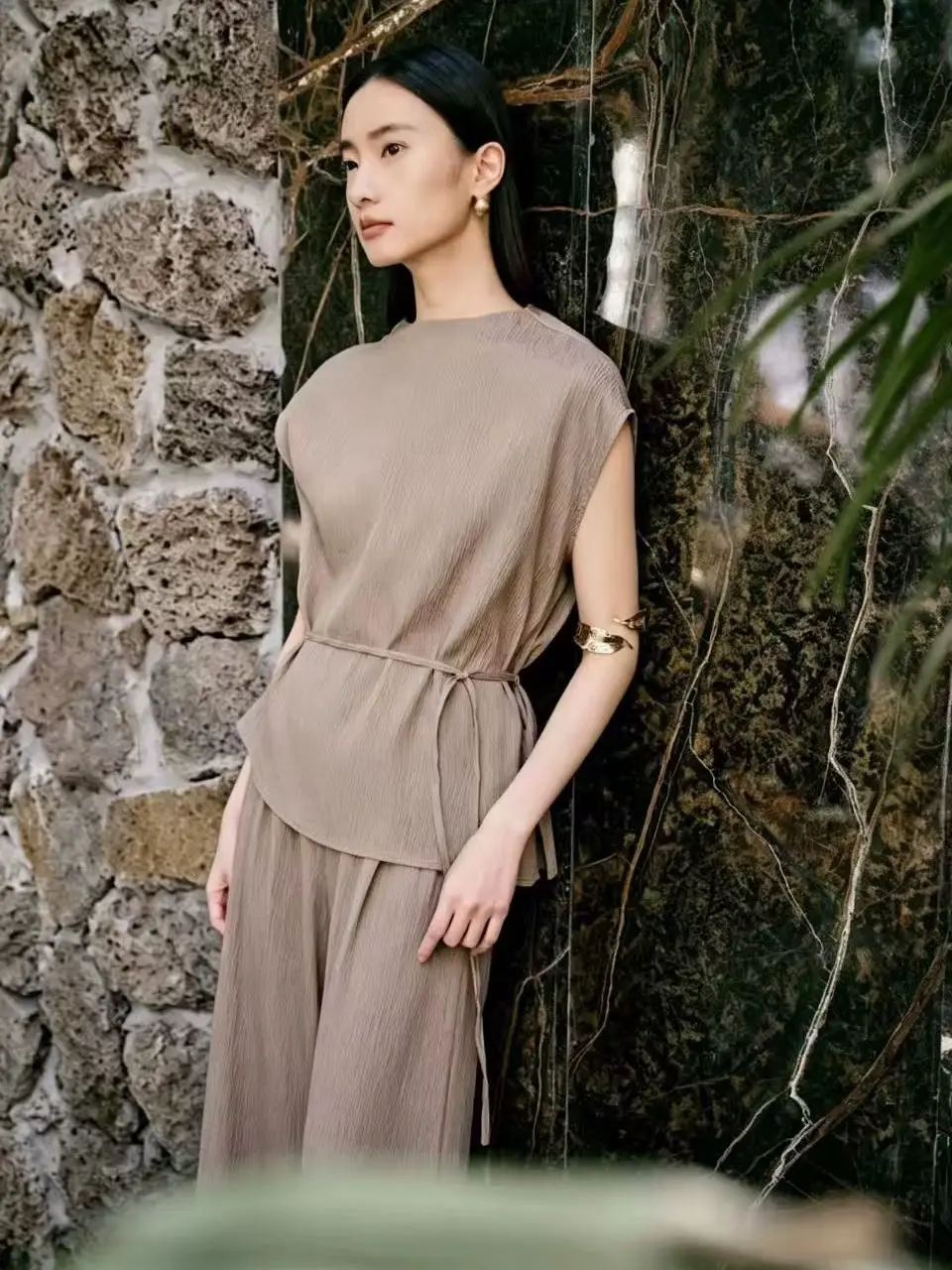 

Elegant pleated crepe silk wide-leg matching trouser set