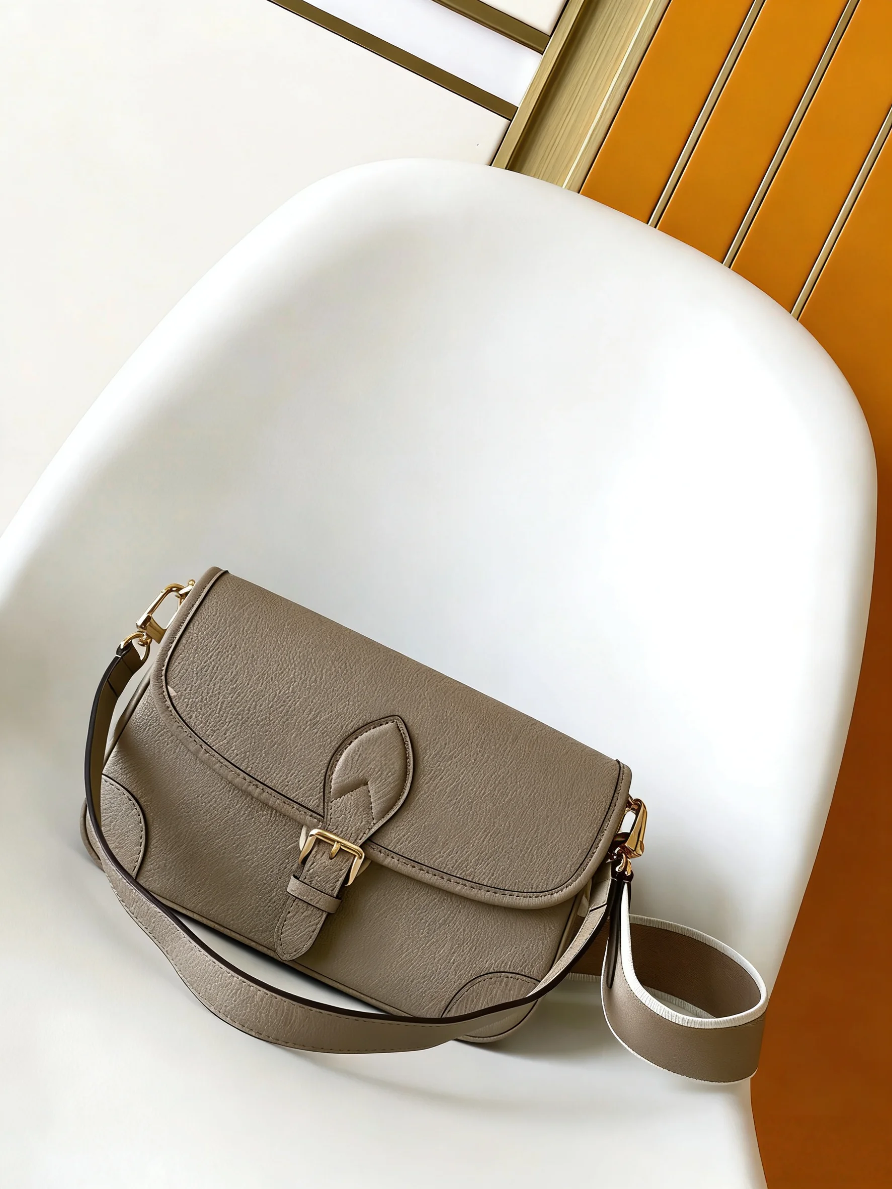 

2025 New SIZE: 23X16X8.5 CM real leather high quality Fashionable Versatile bags Portable shoulder no boxes