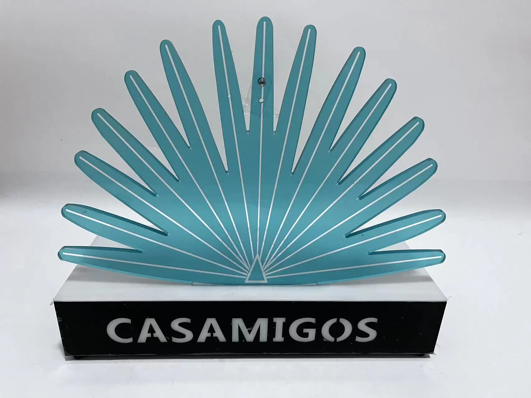 CASAMIGO LED Sign Garrafa, Apresentador